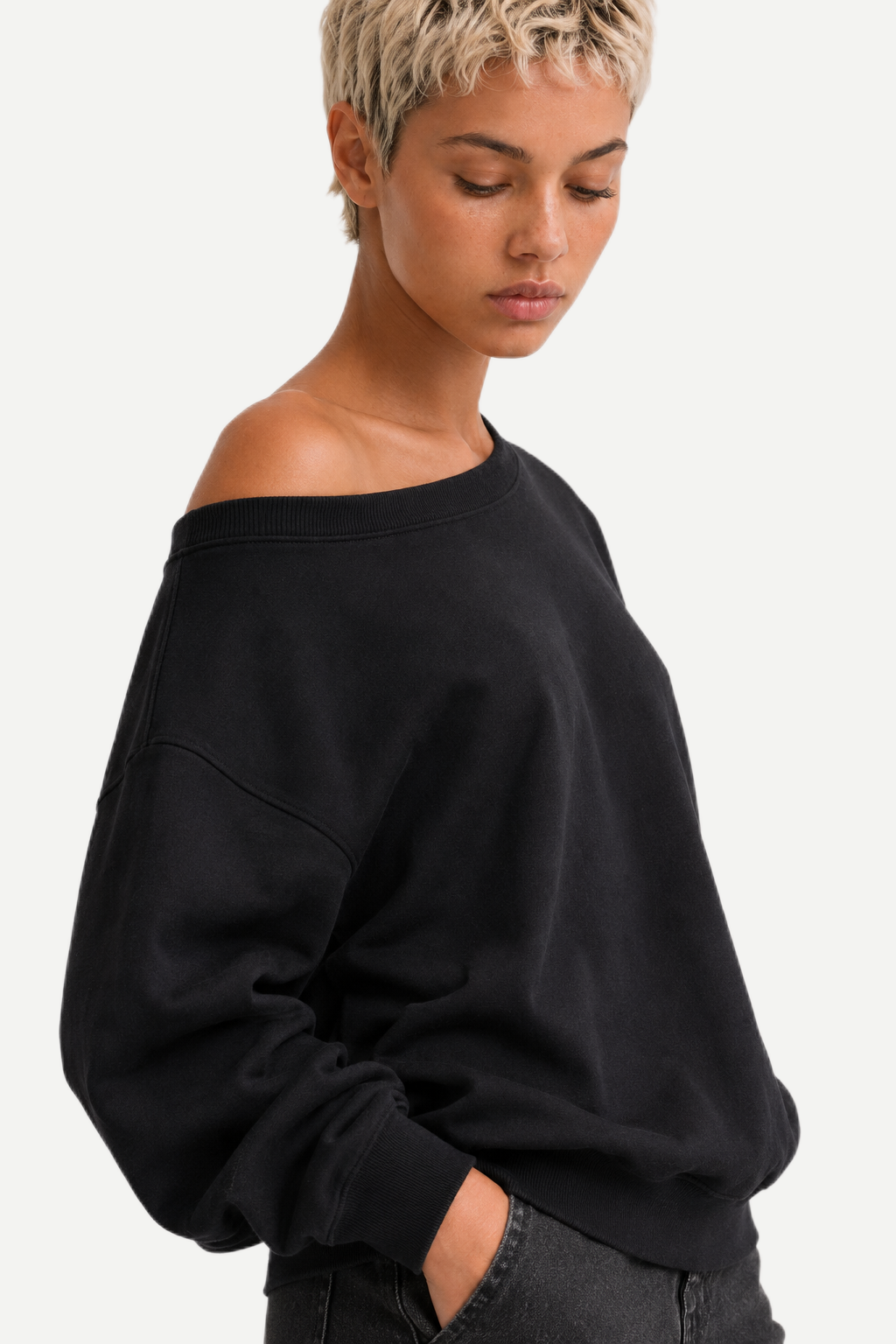 Moletom Feminino Loose Fit em Tecido Encorpado com Ombros à Mostra