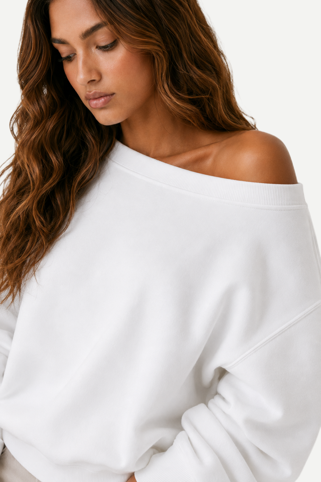 Moletom Feminino Loose Fit em Tecido Encorpado com Ombros à Mostra
