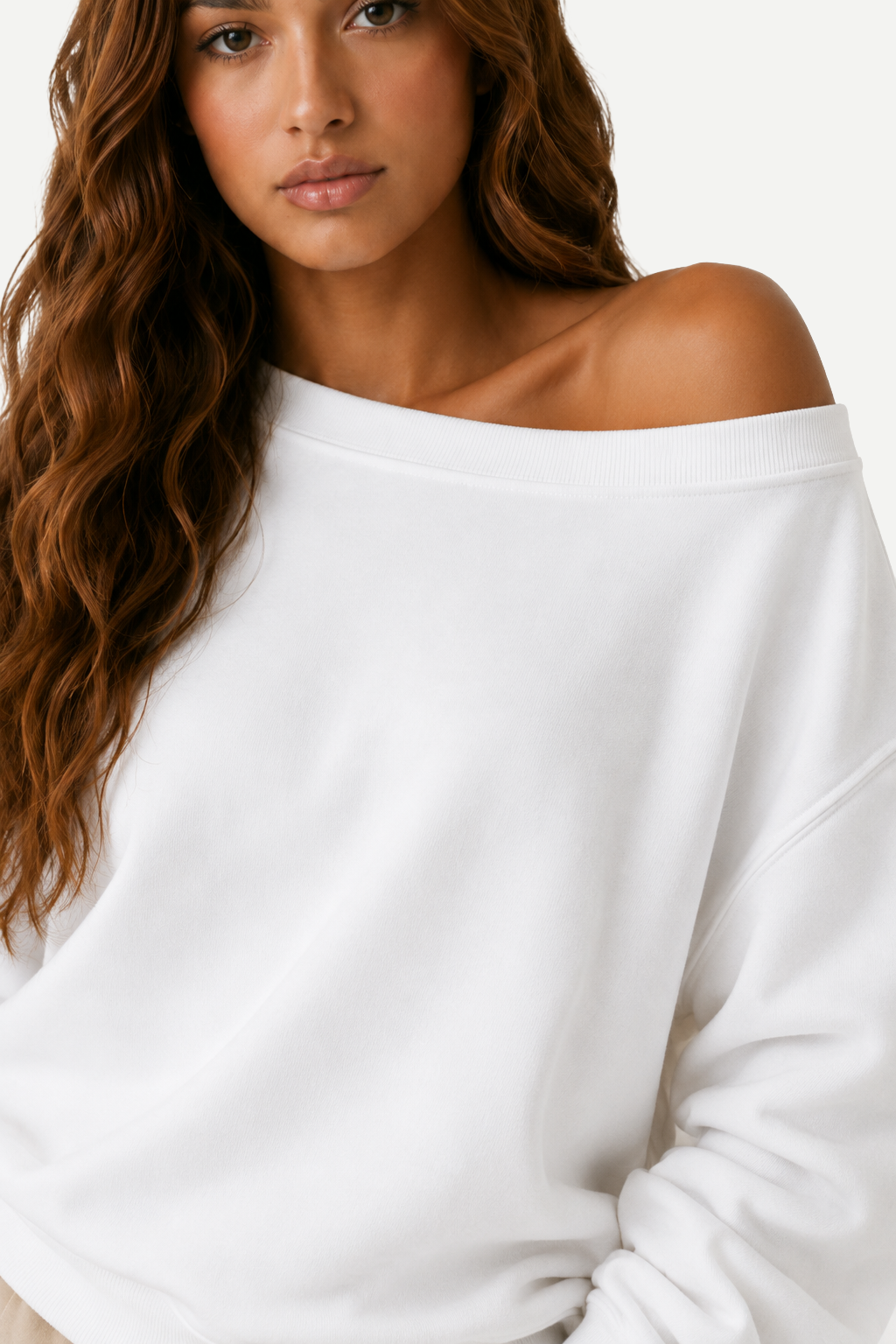 Moletom Feminino Loose Fit em Tecido Encorpado com Ombros à Mostra